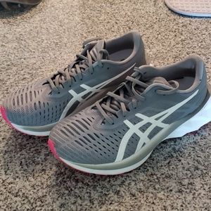 Asics Nova Blast size 8